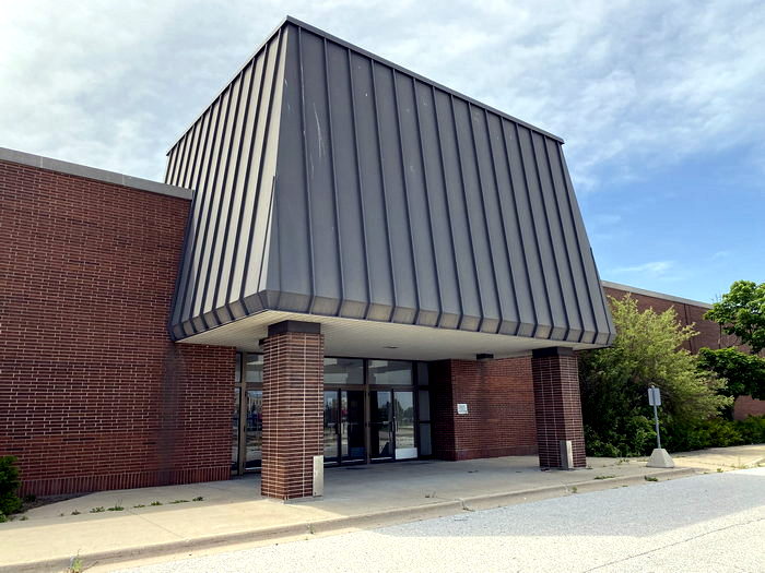 Fashion Square Mall - June 15 2022 Photo (newer photo)